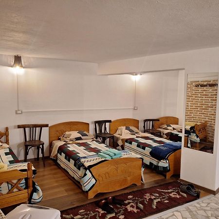 At Pikotiko'S - Korca City Rooms For Rent المظهر الخارجي الصورة