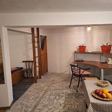 At Pikotiko'S - Korca City Rooms For Rent المظهر الخارجي الصورة