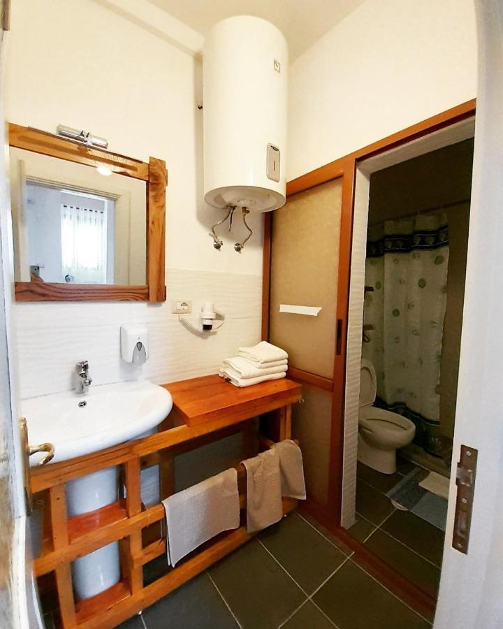 At Pikotiko'S - Korca City Rooms For Rent المظهر الخارجي الصورة