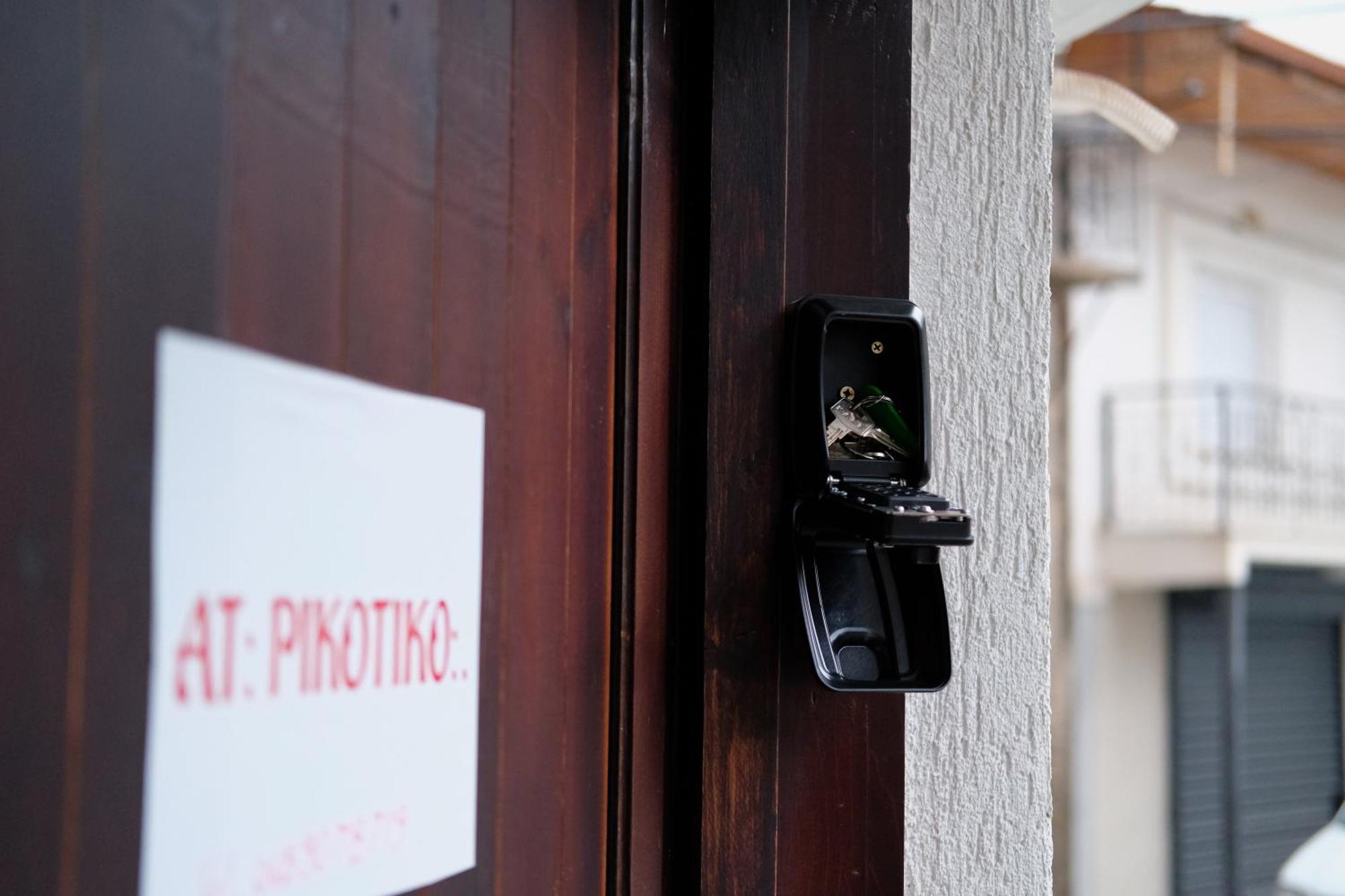At Pikotiko'S - Korca City Rooms For Rent المظهر الخارجي الصورة