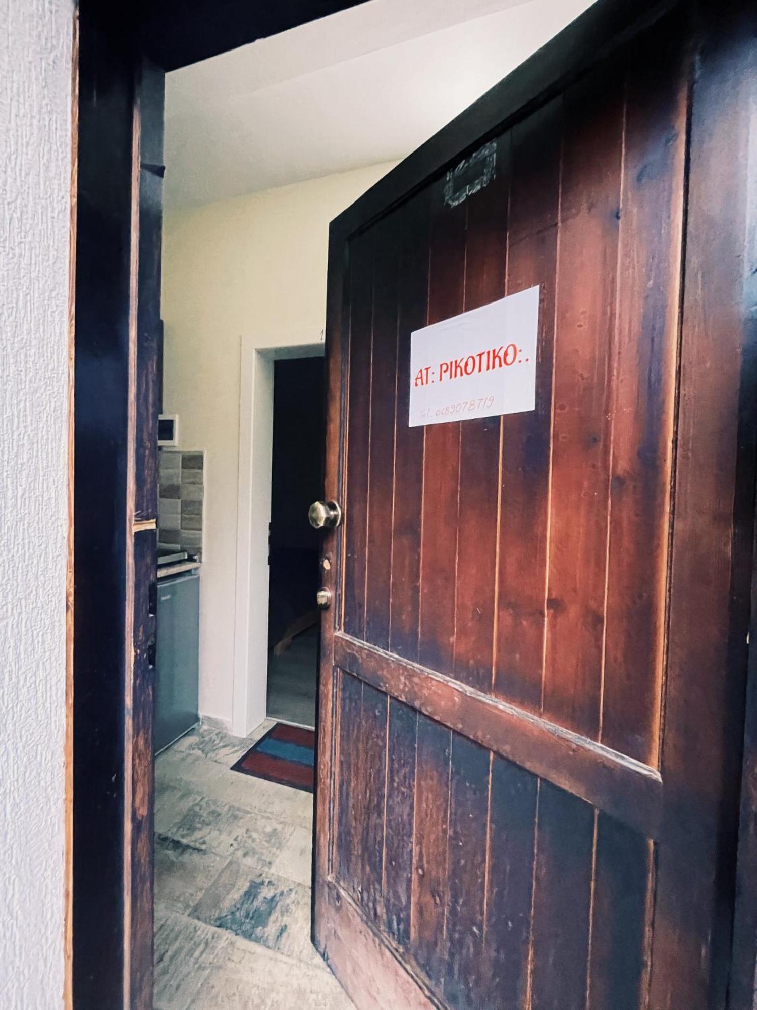 At Pikotiko'S - Korca City Rooms For Rent المظهر الخارجي الصورة