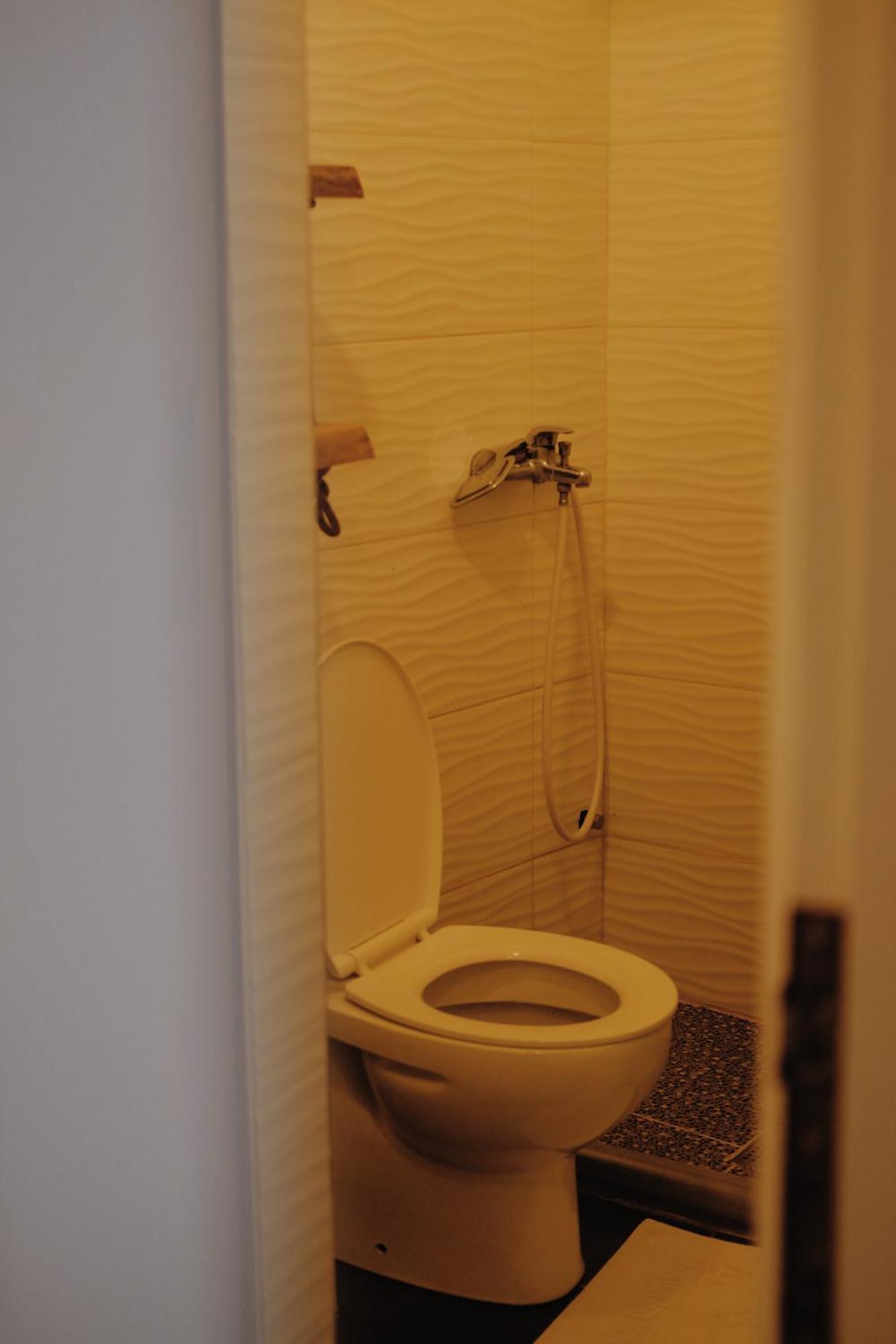 At Pikotiko'S - Korca City Rooms For Rent المظهر الخارجي الصورة