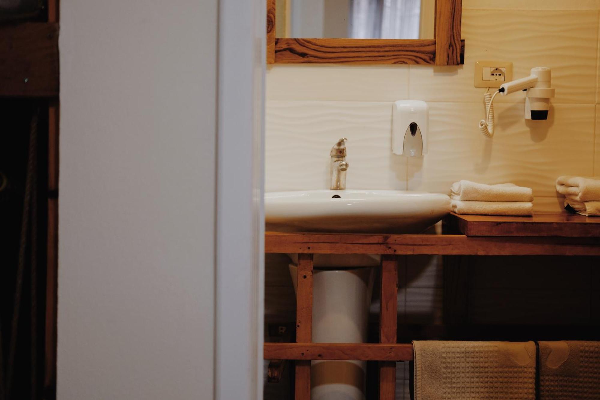 At Pikotiko'S - Korca City Rooms For Rent المظهر الخارجي الصورة