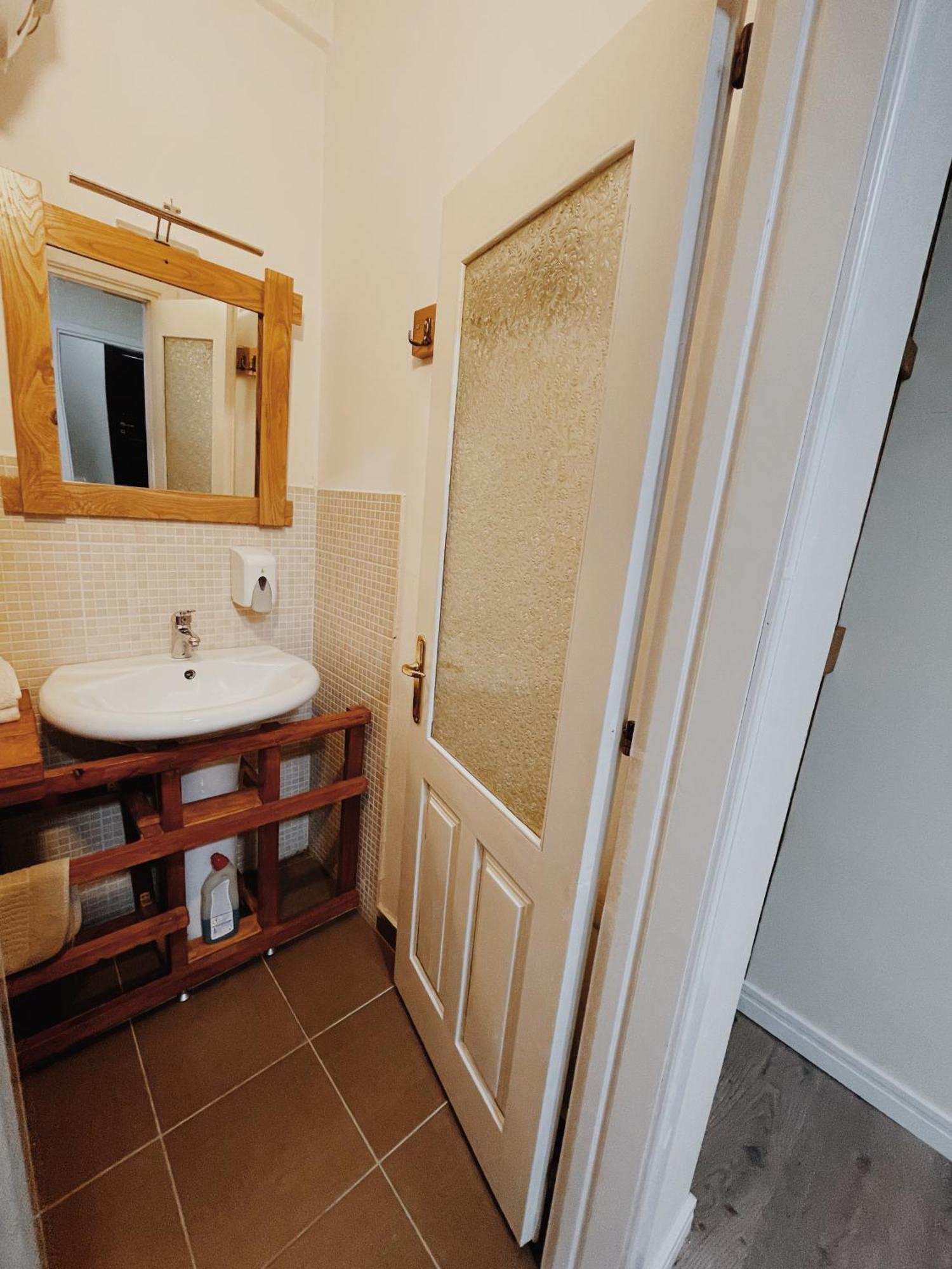 At Pikotiko'S - Korca City Rooms For Rent المظهر الخارجي الصورة
