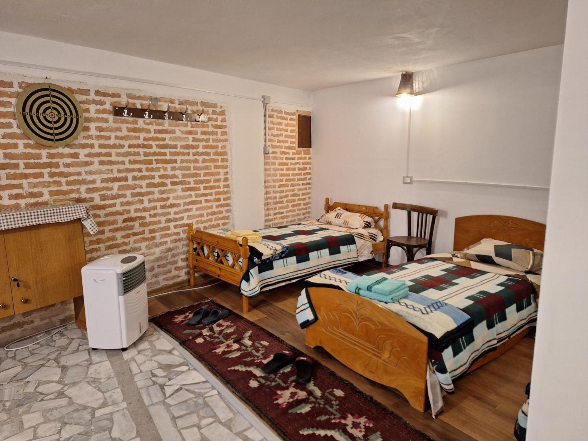 At Pikotiko'S - Korca City Rooms For Rent المظهر الخارجي الصورة