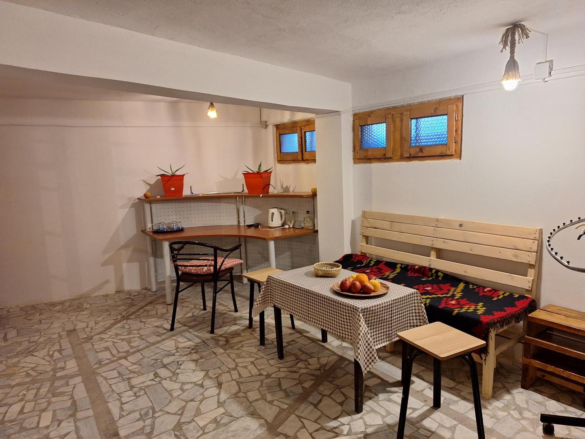 At Pikotiko'S - Korca City Rooms For Rent المظهر الخارجي الصورة